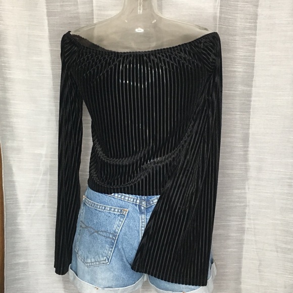 L.A. Hearts Ribbed Off-Shoulder Bell Sleeve Top - Picture 4 of 5